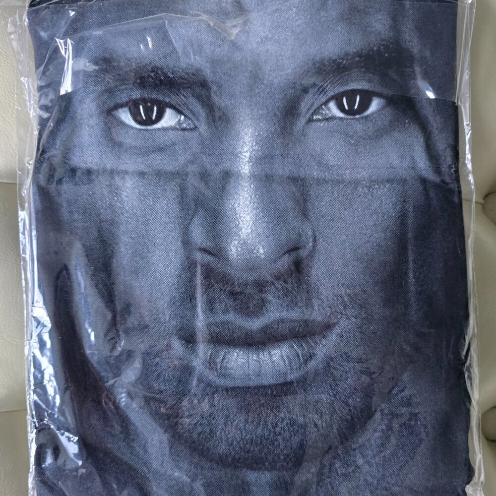 Kobe photo XL t-shirt (Brand is Holiday Shirts)